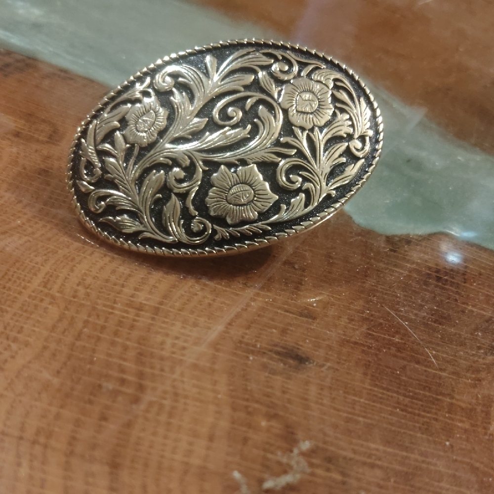 Floral Engraved Oval Belt Buckle - Picture 2 of 5